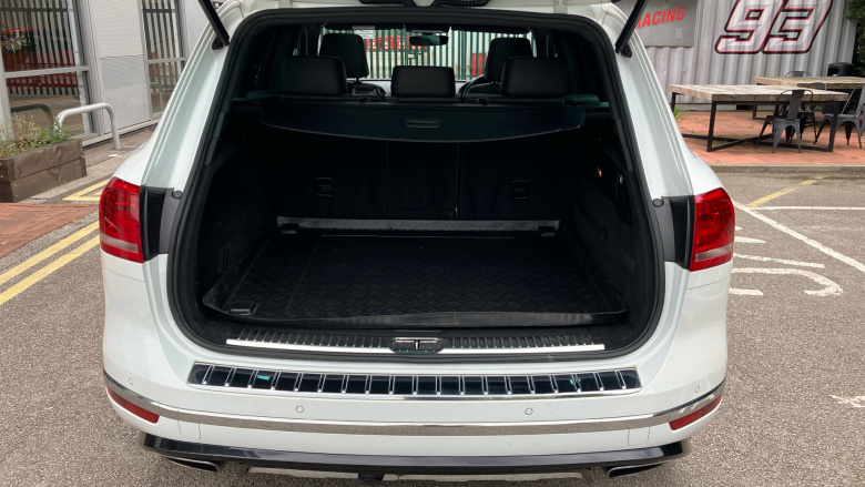 Volkswagen Touareg 3.0 V6 TDI BlueMotion Tech 262 R-Line 5dr Tip Auto Diesel Estate